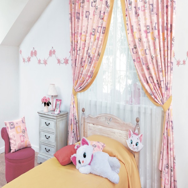 Được thiết kế độc đáo với họa tiết hoa đơn giản nhưng đầy màu sắc, sự kết hợp những màu pastel tinh tế, đây sẽ là sự lựa chọn hoàn hảo cho phòng ngủ của bé gái. Đến với chúng tôi và tìm thấy lựa chọn tốt nhất cho không gian của bé yêu của bạn.
